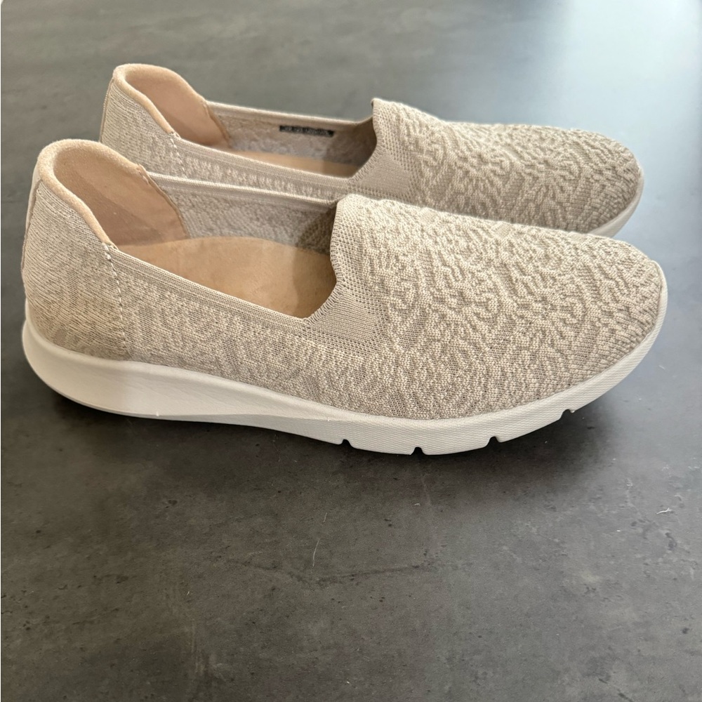 Revitalign Orthotic Knit Slip-Ons sneaker Damask beige Size 8 D